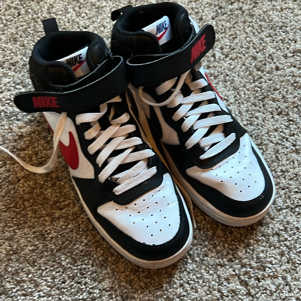 Nike high top basketball shoes YOUTH SIZE 6.5